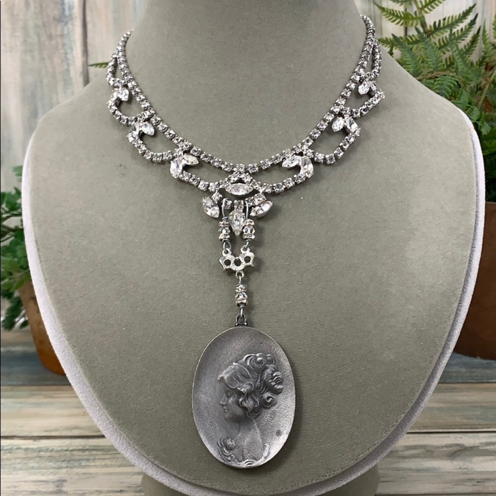 Vintage-Inspired Silver Crystal Cameo Pendant Necklace - Silver